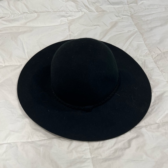Black Floppy Hat - Picture 3 of 4